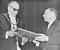 1er Juin 1959, Habib Bourguiba signant la constitution