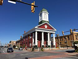2016-09-27 12 32 38 The Jefferson County Court House at the intersection of West Virginia State Route 115 (George Street) and West Virginia State Route 51 (Washington Street) in Charles Town, Jefferson County, West Virginia.jpg