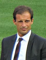 Archivo:Allegri with Milan players (cropped) - 3