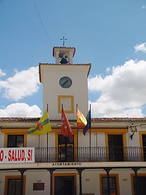 Archivo:Ayuntamiento de Perales de Tajuña