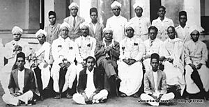 Archivo:B.A.Honours-Second Year - Maharaja College, Mysore (1940s)