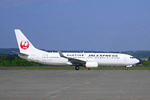 Archivo:Boeing 737-800 (JAL Express) j