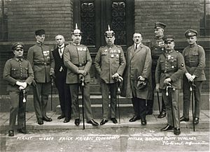 Archivo:Bundesarchiv Bild 102-00344A, München, nach Hitler-Ludendorff Prozess
