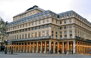 Archivo:CFfacadePlacedelOpera