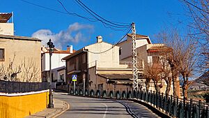 Archivo:Carretera GR-3422 a su paso por Calicasas (Granada)