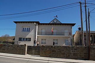 Casa consistorial de Asturianos.jpg