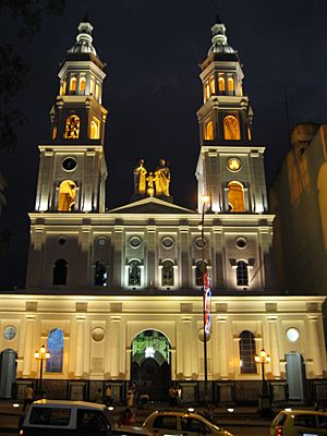 Archivo:Catedral Sagrada Familia, Bucaramanga, Santander
