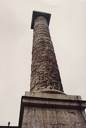 Archivo:Columna de Marco Aurelio