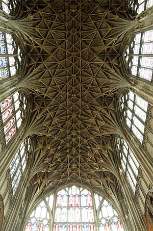 Archivo:Gloucester Cathedral Vaulted Ceiling