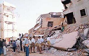 Archivo:Gujarat Earthquake Relief by RSS Volunteers