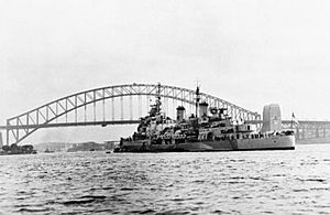 Archivo:HMS BELFAST at anchor in Sydney harbour, August 1945. ABS694