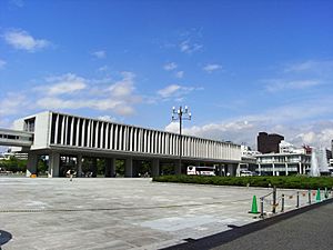 Archivo:Hiroshima Peace Memorial Museum 2008 02