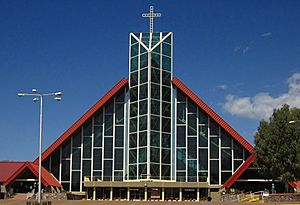 Archivo:Iglesia de cristal Nuestra Señora de Lourdes de El Challao, Las Heras, Mendoza.
