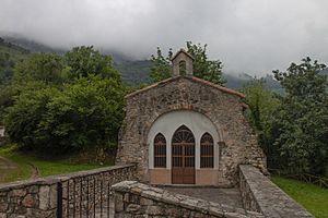 Archivo:Iglesia parroquial de Mián, Amieva, Asturias