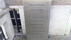 Archivo:In memory of Ahmet Benler, The Hague (2022) 04