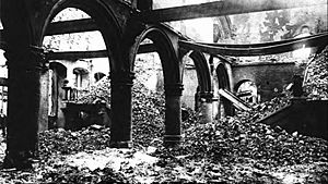 Archivo:Interior of the Famous Library at Louvain destroyed during World War I