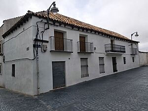 Archivo:La Thaona Casa horno Parla (1)