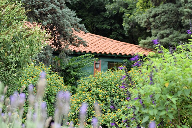 La casita en el jardín