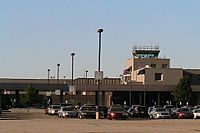 Archivo:Lansing Capital Region International Airport Terminal Parking Lot