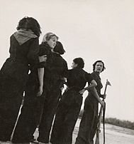 Archivo:Milicianas em 1936 por Gerda Taro
