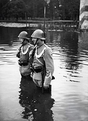 Archivo:Mobilisatie 1939 Dutch soldiers on guard