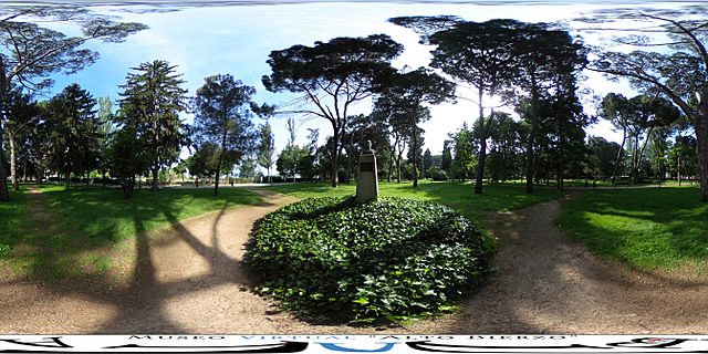 Busto homenaje a D. Severo Gómez Núñez situado en el parque del Plantío, ciudad de Ponferrada.(Ver Ponferrada#Esculturas urbanas)