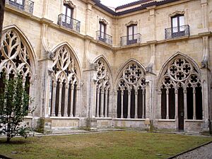 Archivo:Oviedo - Catedral, claustro 12