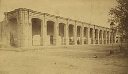 Archivo:Palacio Municipal de Chihuahua 1880 (cropped)