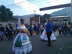 Archivo:Preparación de desfiles