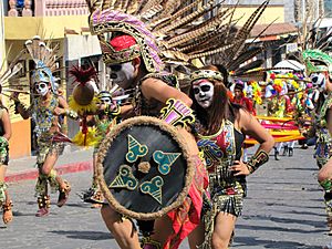 Archivo:Procesión prehispánica del Día de Muertos