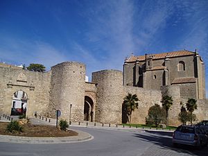 Archivo:Ronda-Iglesia del Espiritu Santo, Puertas de Carlos V y de Almocabar