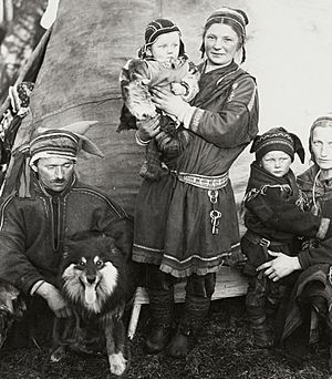 Archivo:Sami family Finland 1936