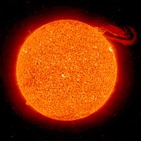 Archivo:Solar prominence from STEREO spacecraft September 29, 2008