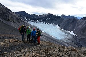 Archivo:Top of the pass, overlooking a glacier in Gates of the Arctic National Park (9840464764)