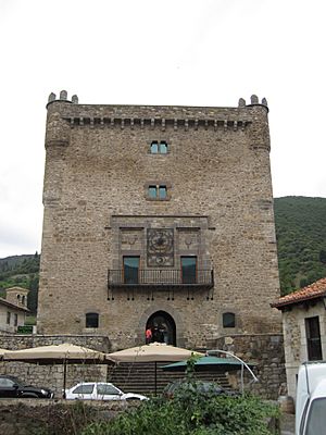 Archivo:Torre del Infantado, Potes