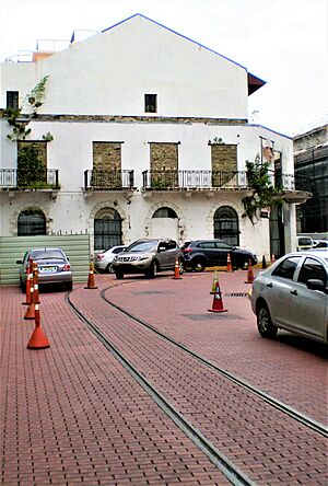 Archivo:Vías de tranvía, que funcionó en Panamá desde 1893 hasta fines del siglo XIX (por cuenta del Ministro de Obras Públicas de Colombia) y entre 1913 y 1941 (concesionado por el gobierno de Panamá a diferentes empresas)