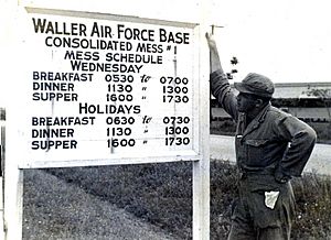Archivo:Waller AFB mess hall sign