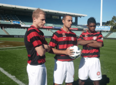 Archivo:Western Sydney Wanderers Launch Photo Three Players