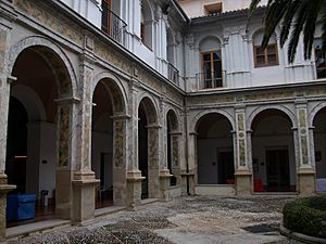 Archivo:Xàtiva, claustre de l'antic convent de sant Agustí