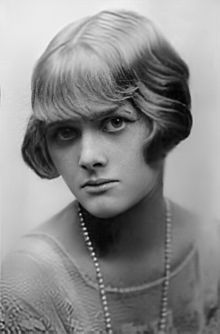 Young Daphne du Maurier restored bw.jpg