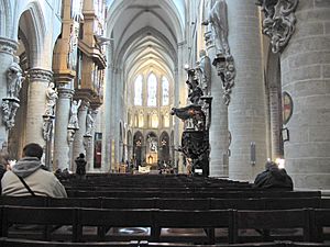 Archivo:2004 Brussel Kathedraal interieur