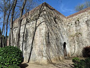 Archivo:298 Portal de la Reina Joana, jardins de la caserna dels Alemanys (Girona)