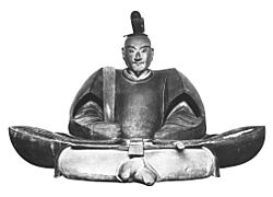 Archivo:Ashikaga Yoshizumi statue