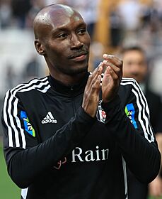 Archivo:Atiba Hutchinson 20230607