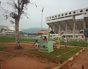 Archivo:Avenue des Martyrs, Bangui - Mapillary (v3azRkJmiUnTDVXUJf35ng)