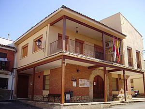 Archivo:Ayuntamiento de Valdepeñas de la Sierra