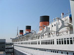 Archivo:Boarding the Queen Mary - panoramio