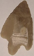 Archivo:Breton stone age arrowhead