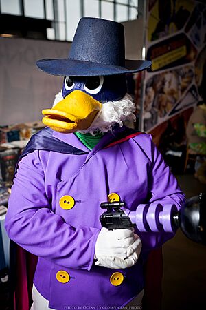 Archivo:Darkwing Duck at AVAExpo