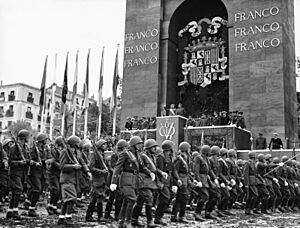 Archivo:Desfile de la Victoria (Madrid, 19 de mayo de 1939)